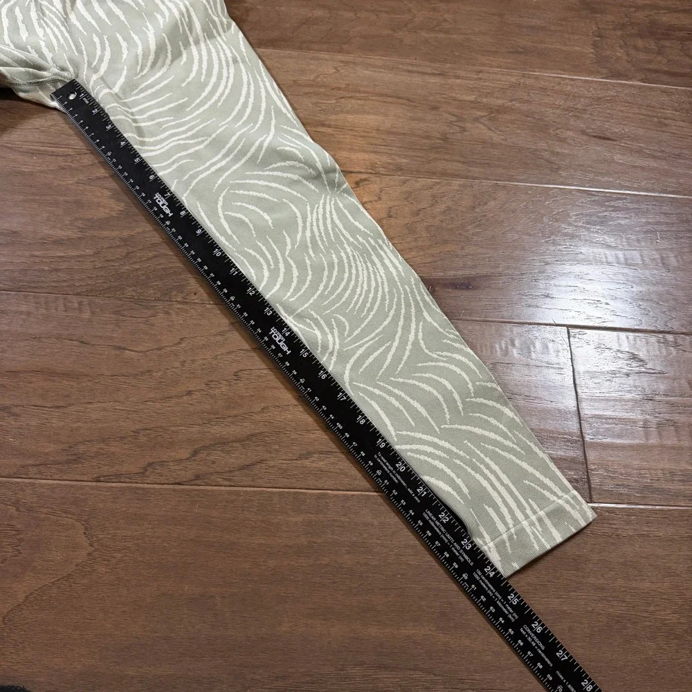 Lively Fit Sage Green Zebra Scrunch Butt Seamless High Waisted‎ Leggings Large